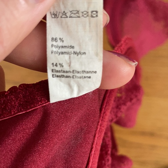 Red Lace Bra, Fred Segal, European design, 32A - Picture 5 of 5